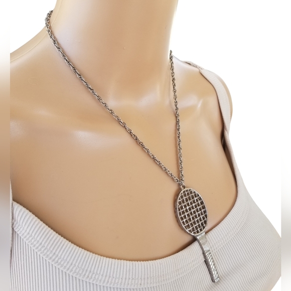 VINTAGE SILVERTONE TENNIS RACKET PENDANT & CHAIN NECKLACE - Picture 2 of 6